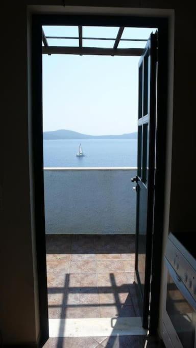 Villa With Breathtaking Views And Private Beach Agios Dimitrios  المظهر الخارجي الصورة
